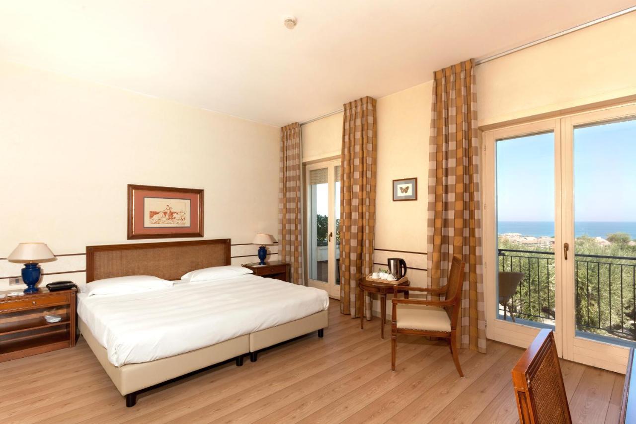 Hotel Maria &