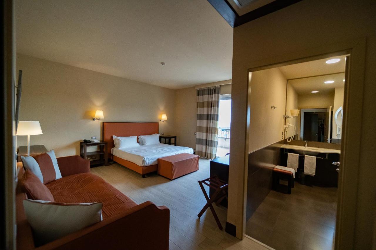 Maria & Hotel
