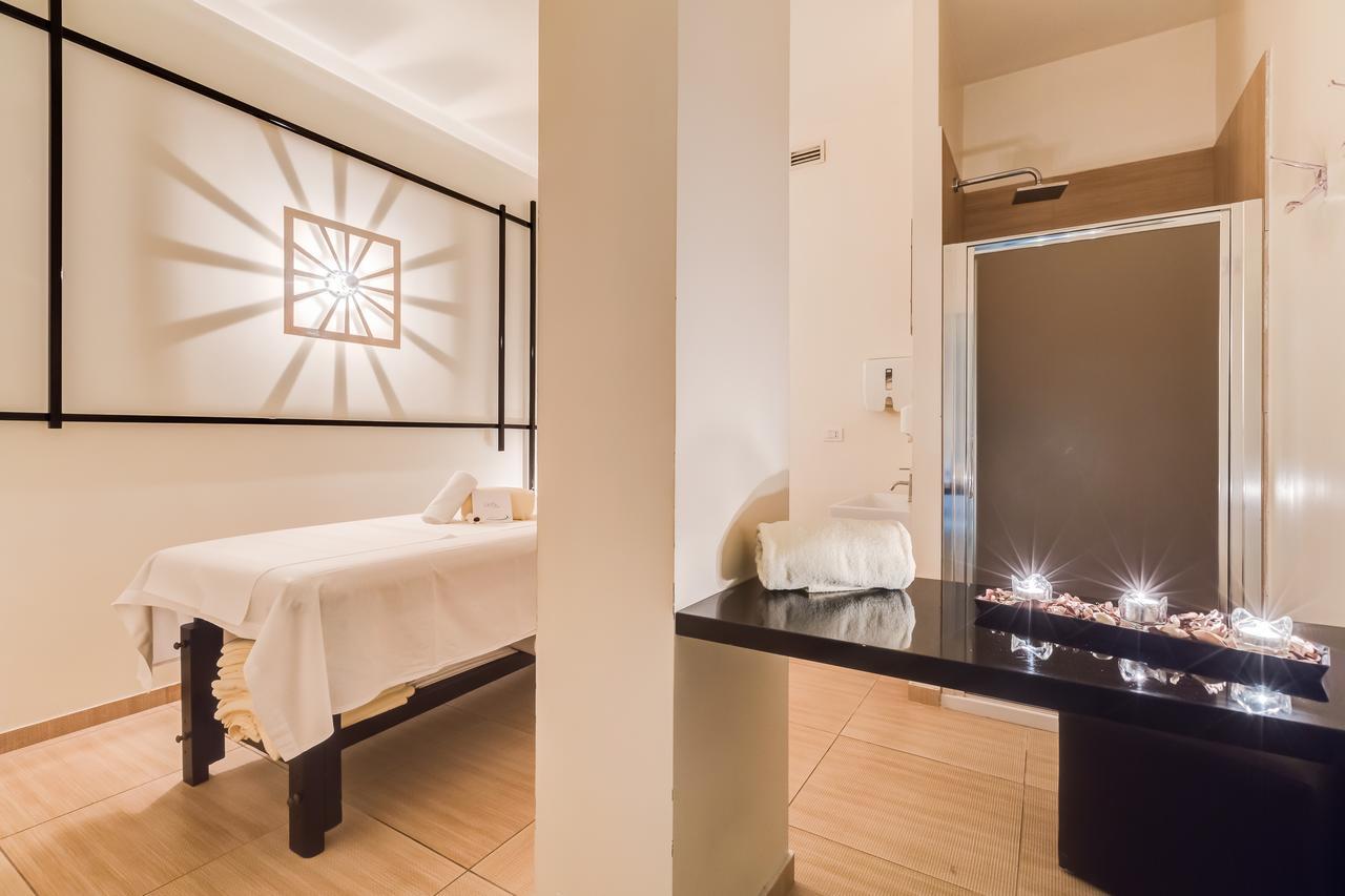 Hotel Maria &